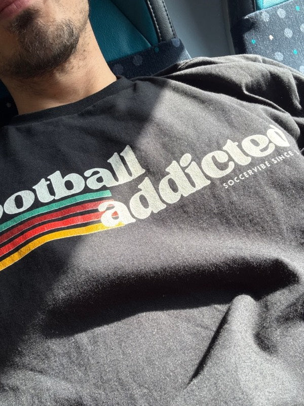 Kundenfoto von Daniel M.: football addicted T-Shirt Unisex